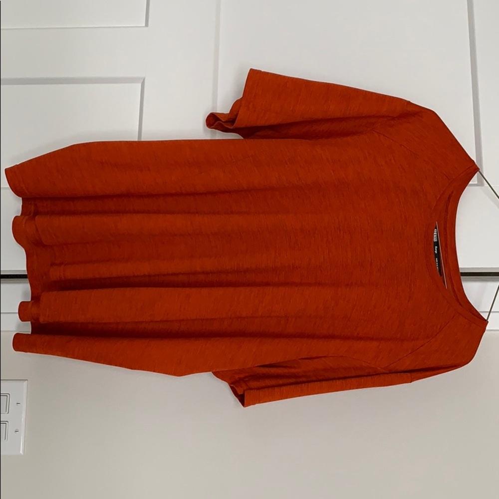 Rei t shirt like new